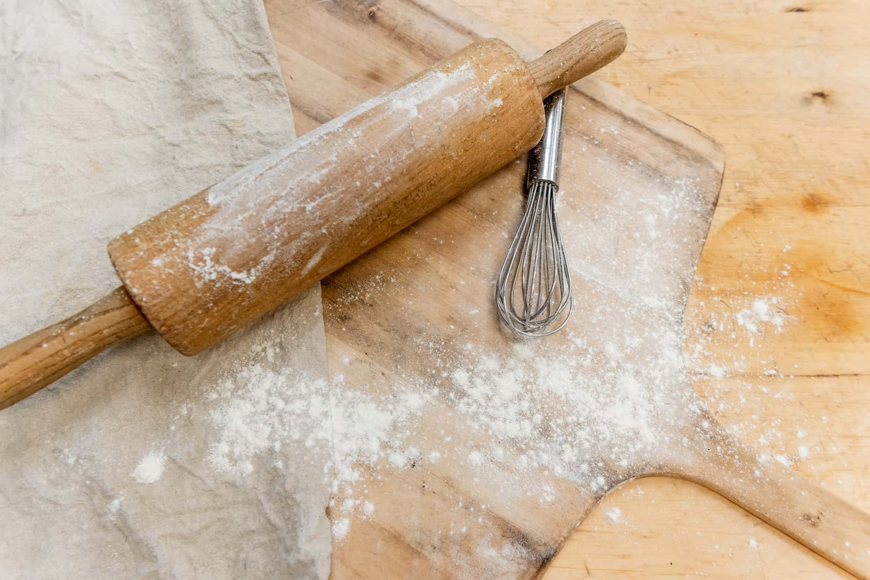 Whisk and rolling pin covered in flour