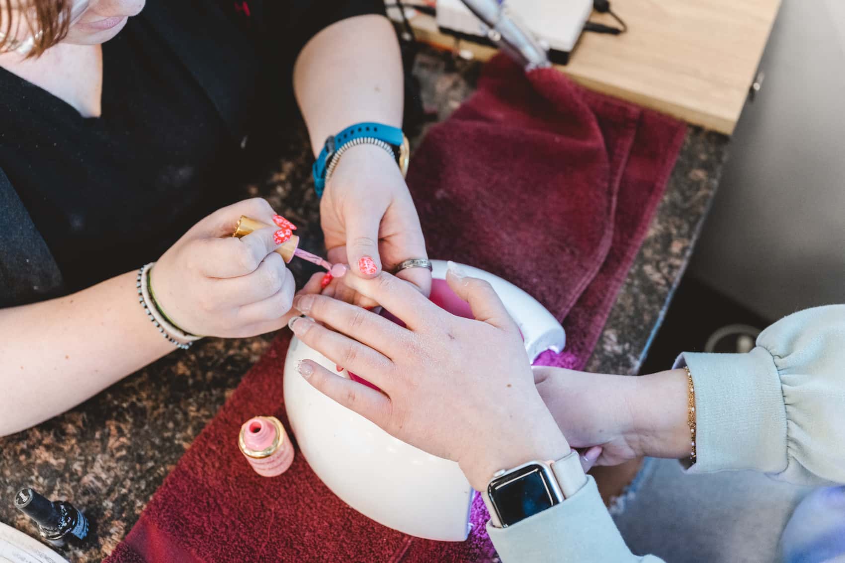 nail-technician-831