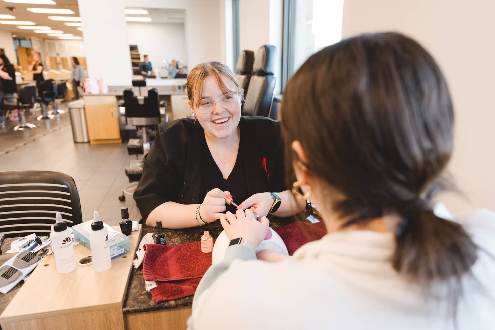 nail-technician-836